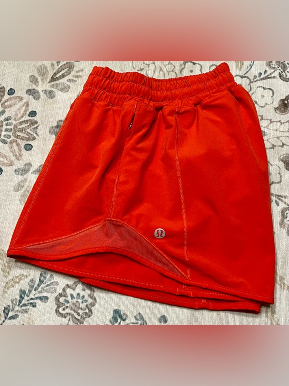 Lululemon Hotty Hot Short II *Long 4"
Red Size 4 - Picture 4 of 7